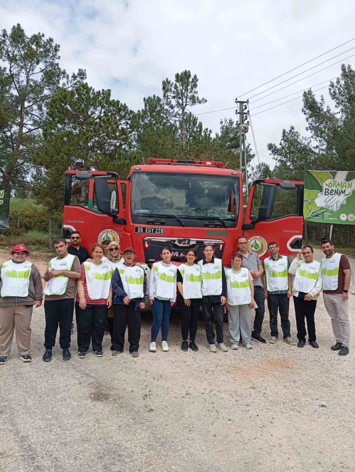 bilecik-te-gencler-ormanda-cop-toplayarak-dogaya-nefes-oldu