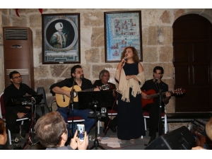Türküler Akustik Rock Tarzında Dile Geldi
