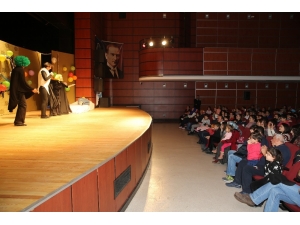 “Sevimli Dişler Dünyası" Sahnelendi