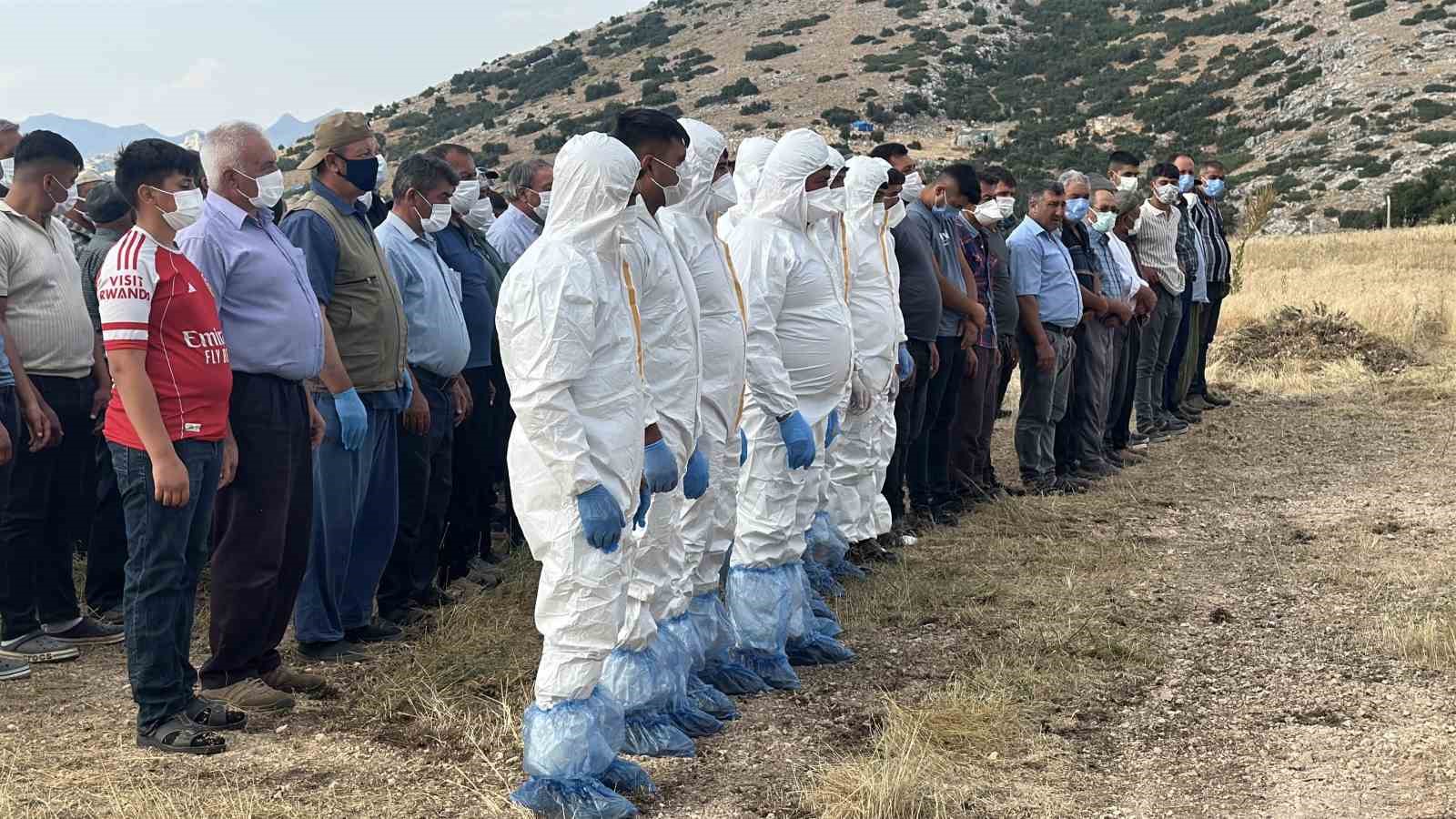kene-isirmasi-sonucu-hayatini-kaybeden-kadin-defnedildi
