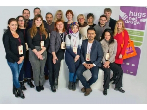 ‘Kötülüklere Değil Bize Sarıl’ Letonya’da