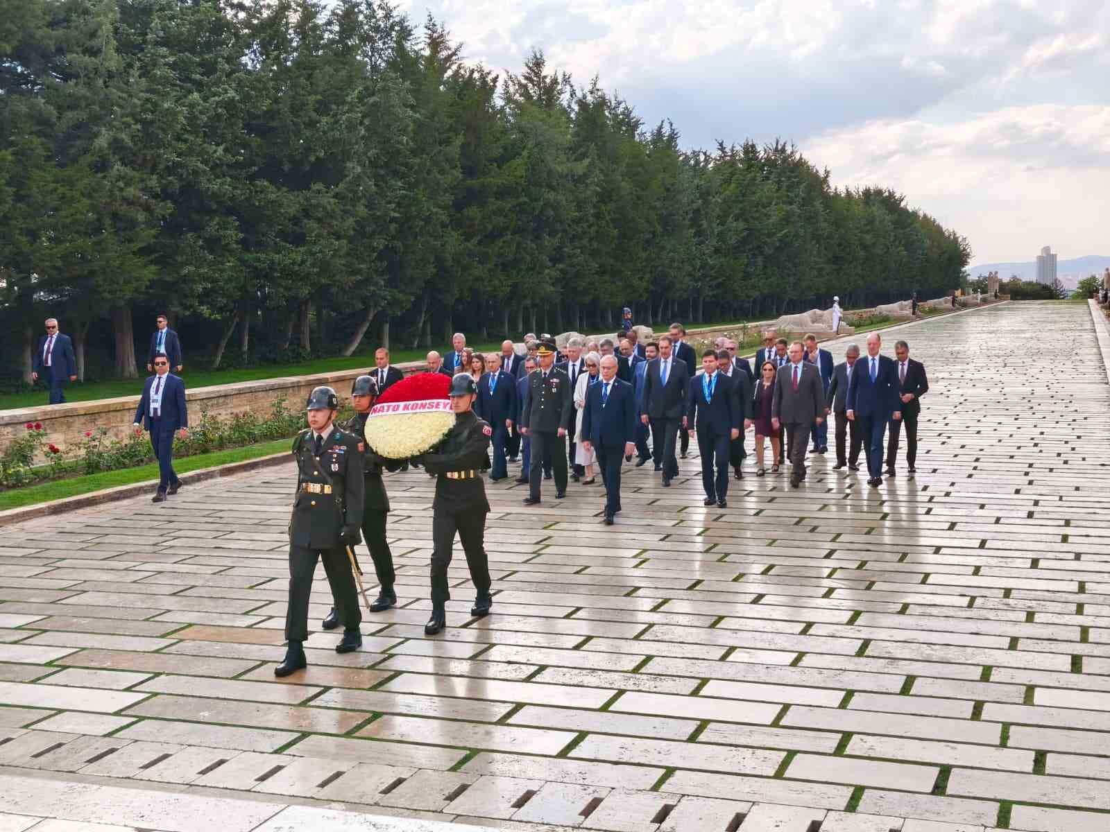 nato-heyetinden-anitkabir-e-ziyaret