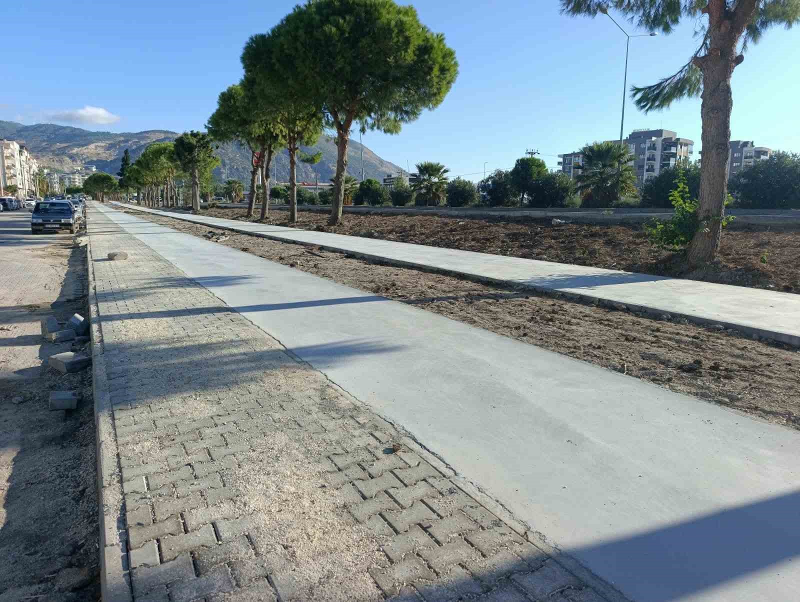 soke-de-bisiklet-ve-yuruyus-yolu-projesi-nde-beton-dokum-calismasi-tamamlandi