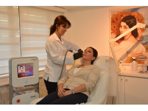 İzmir’deki Cihaz Kişilerin 10 Yıl Sonraki Görüntüsünü Ekrana Yansıtıyor