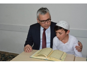 Vali Şimşek Öğrencilerle Masa Tenisi Oynadı