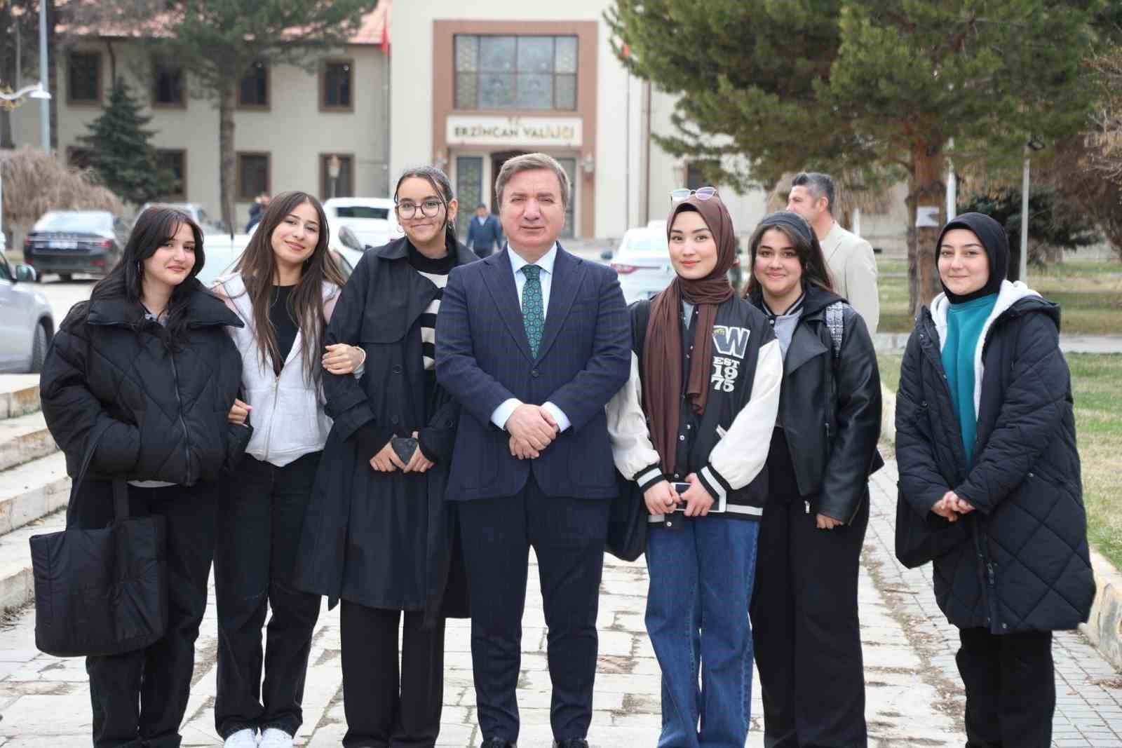 vali-aydogdu-dan-genclere-umut-dolu-mesaj
