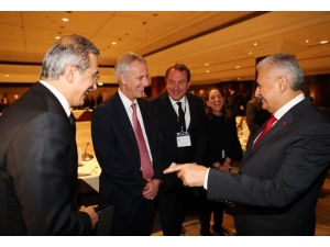 Başbakan Yıldırım, İngiliz İş Dünyası Temsilcileriyle Öğle Yemeğine Katıldı