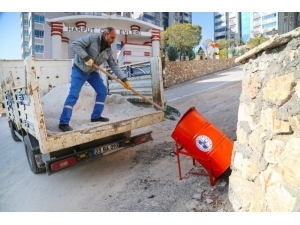 Elazığ’da Yollarda Tuz Varili Uygulaması