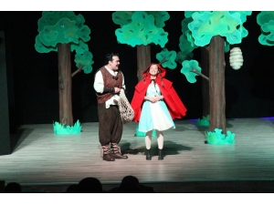 Beyşehir’de “Kırmızı Başlıklı Kız” Sahnelendi