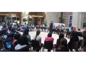 Eren Okurlarıyla Buluştu