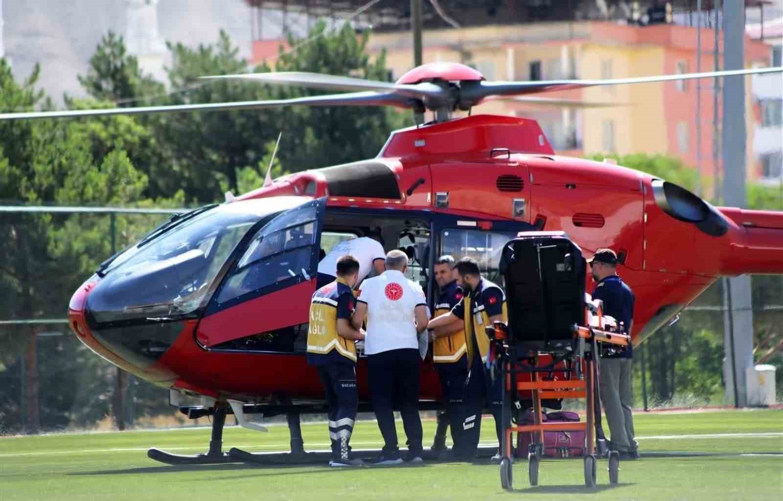 22-yasindaki-genc-hava-ambulansiyla-malatya-ya-sevk-edildi