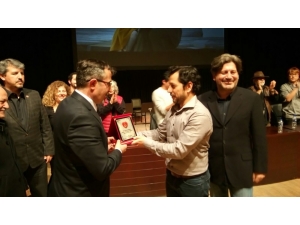 Temad’tan “Ayla” Filminin Yönetici Ve Yapımcısı Çağlar Ercan’a Plaket