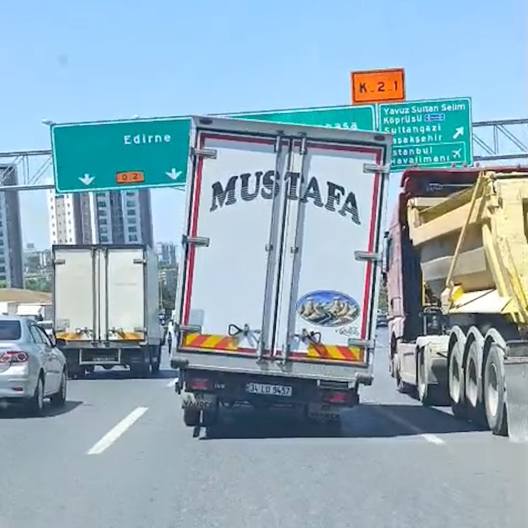 istanbul-tem-otoyolu-nda-kamyonun-tehlikeli-yolculugu-kamerada