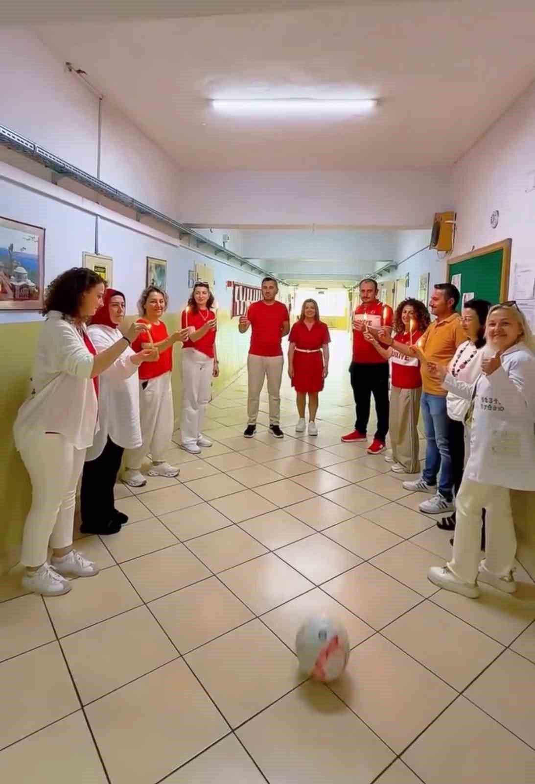 samsun-da-ogretmenlerden-a-milli-takim-a-klipli-destek