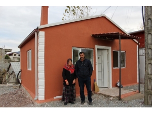 Derme Çatma Barakada Yaşayan Aile Yeni Yuvasına Kavuştu