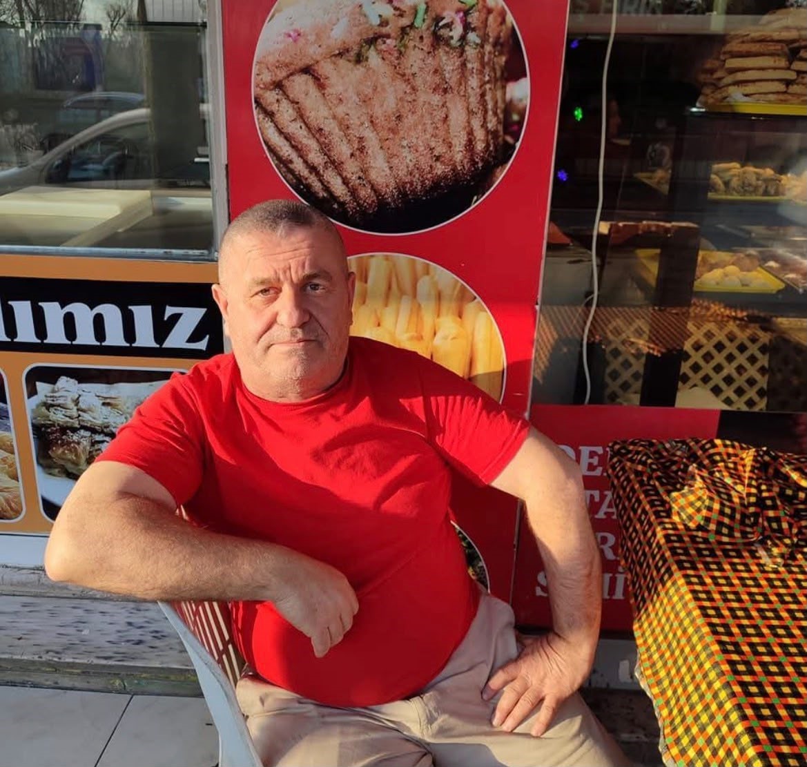 bayrampasa-da-laf-atma-tartismasinda-silahlar-konustu-taraflari-ayirmak-isteyen-esnaf-kursunlarin-hedefi-oldu