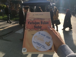 Ak Gençler "Kitap Okumaya Ne Dersin?" Diyerek 500 Kitap Dağıttı