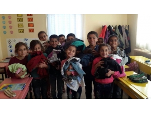 Çeşmeli Öğrenciler, Şırnaklı Çocukları Sevindirdi