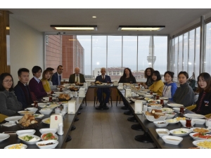 Azar, Çinli Öğrencilerle Kahvaltıda Bir Araya Geldi