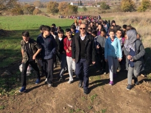Öğrencilerden ’Toprağa Ve Doğaya Saygı’ Yürüyüşü