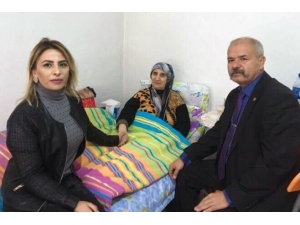 Dernekten Yaşlı Kadına Yardım