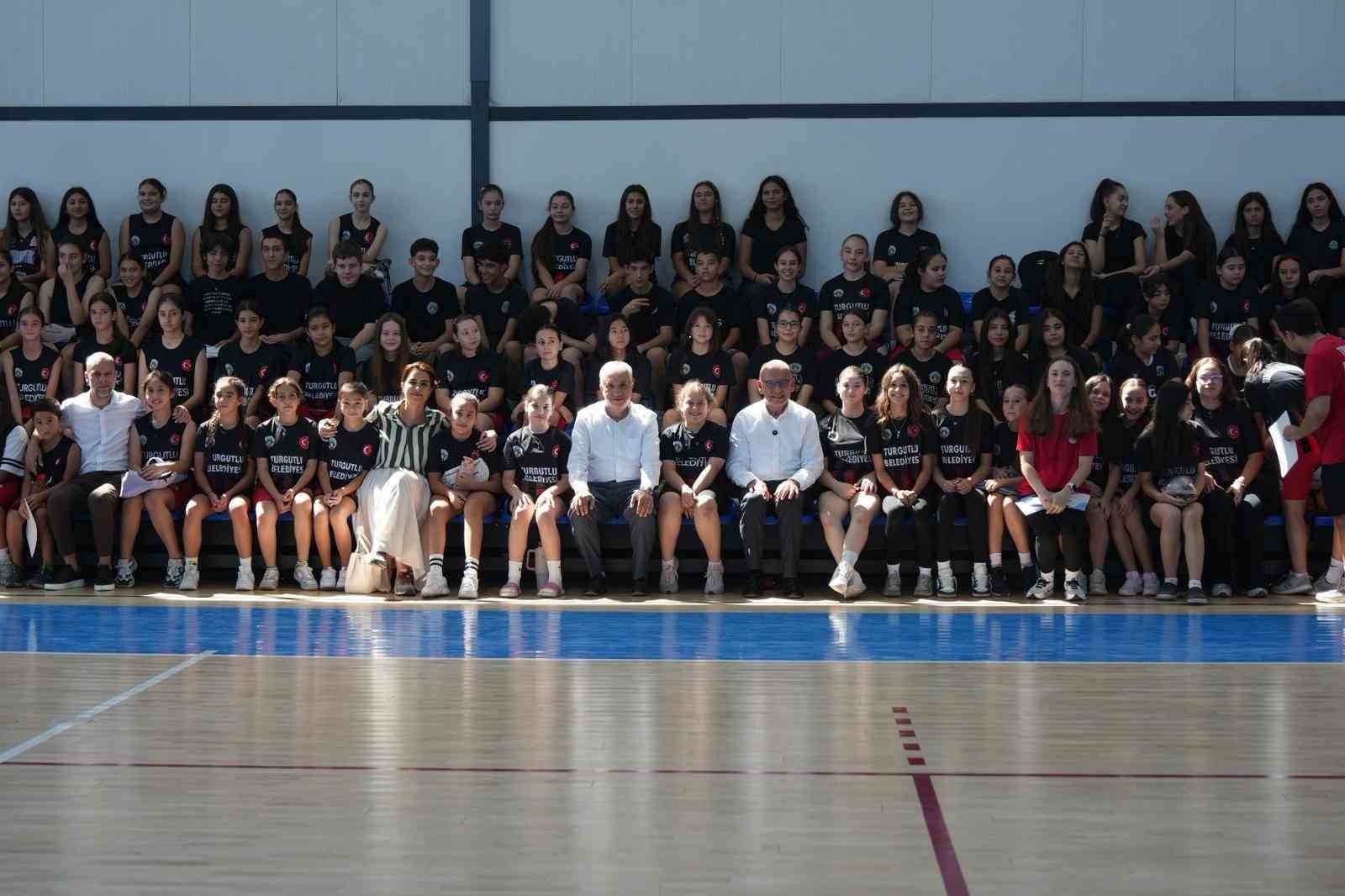 turgutlu-da-2-bin-cocuk-yazi-spor-ve-sanatla-gecirdi
