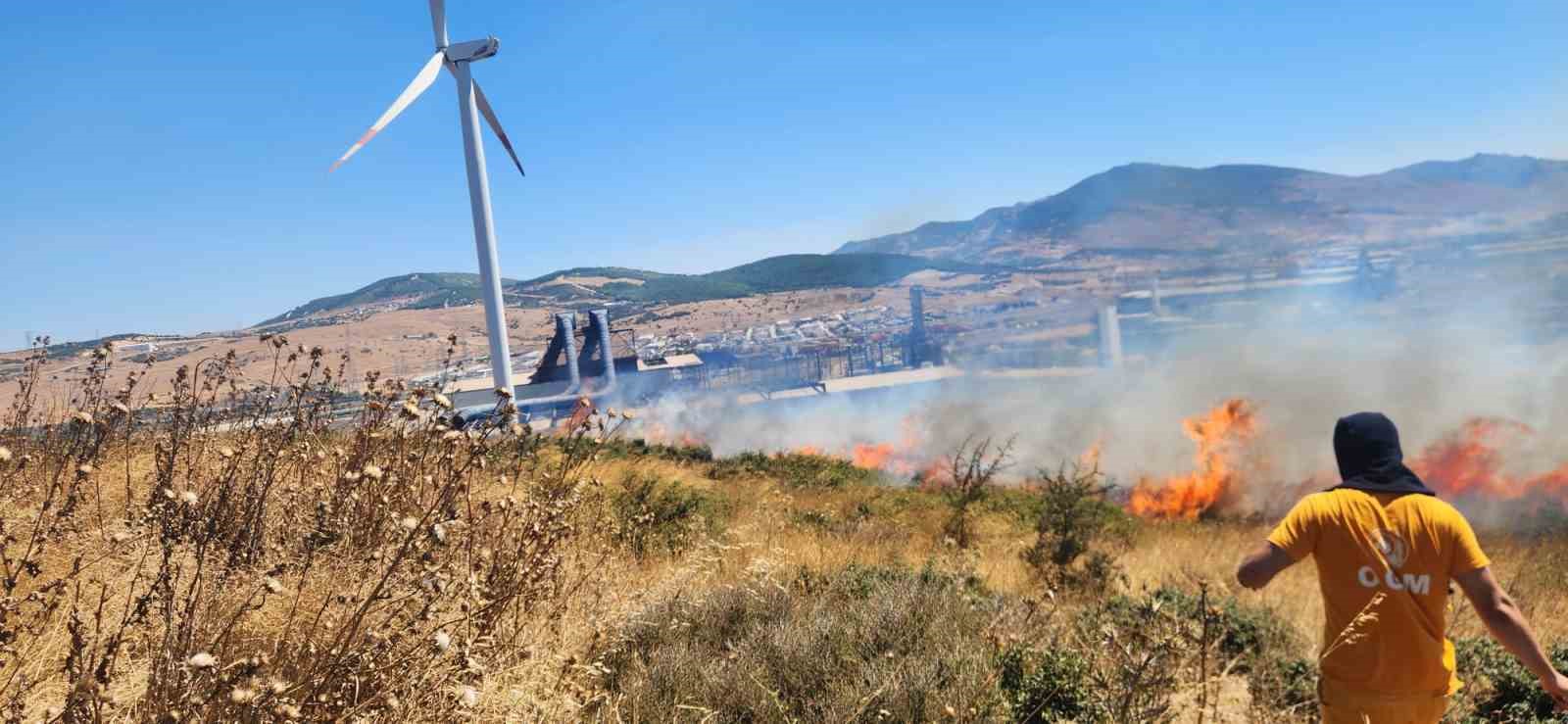 izmir-aliaga-da-fabrikalar-bolgesindeki-yangin-kontrol-altina-alindi