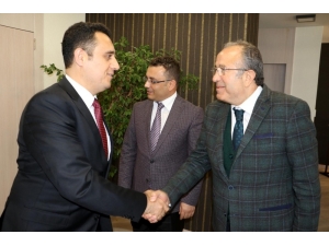 Üniversiteli Öğrencilere Büyükşehirde İntörn Eğitimi