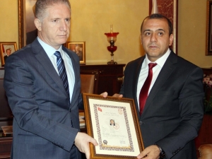 Yılın Öğretmenine Başarı Belgesi