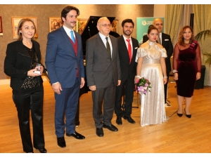 Budapeşte’de Otizmli Türk Kızından Piyano Konseri