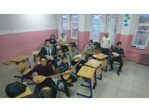 Lise Öğrencilerine Bağlama Kursu