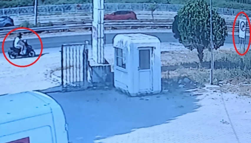 yol-kenarindaki-tabelaya-carpan-motosikletli-kask-sayesinde-hayata-tutundu