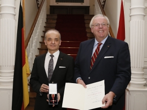 Hüseyin Gelis’e Almanya’dan ’Liyakat Nişanı’