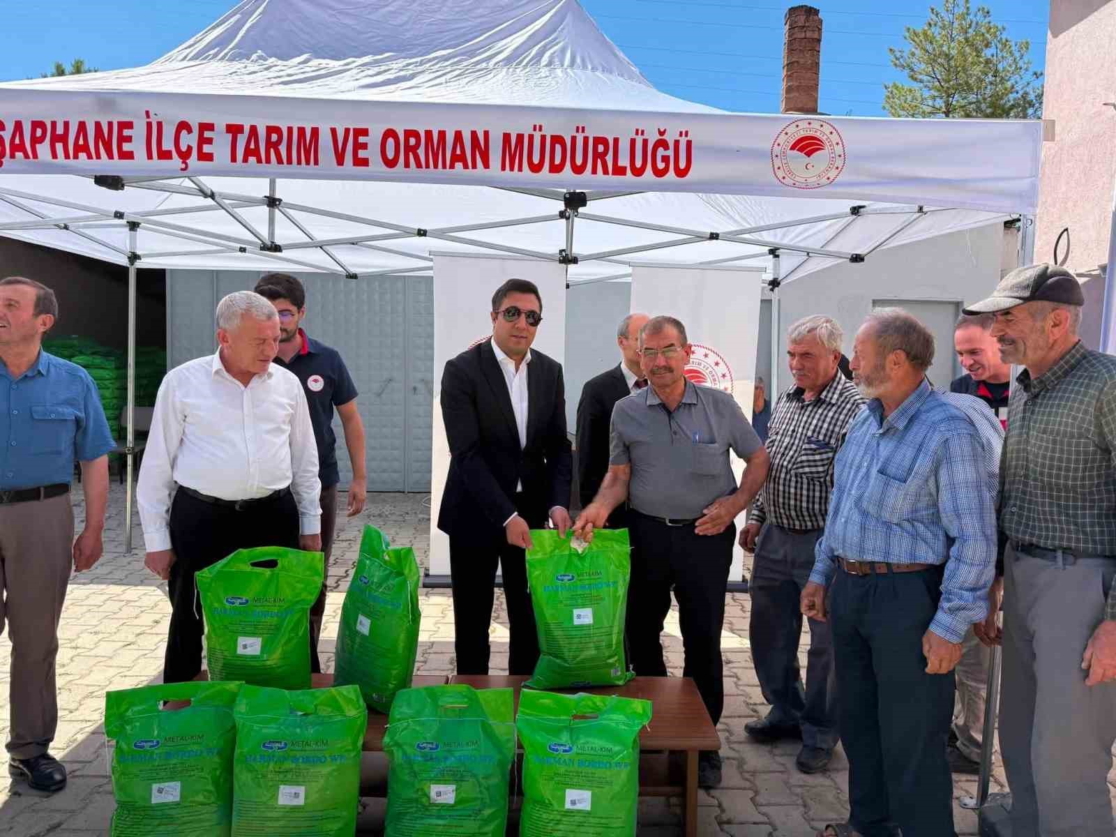 saphane-de-kiraz-ve-visne-ureticilerine-bordo-bulamaci-destegi