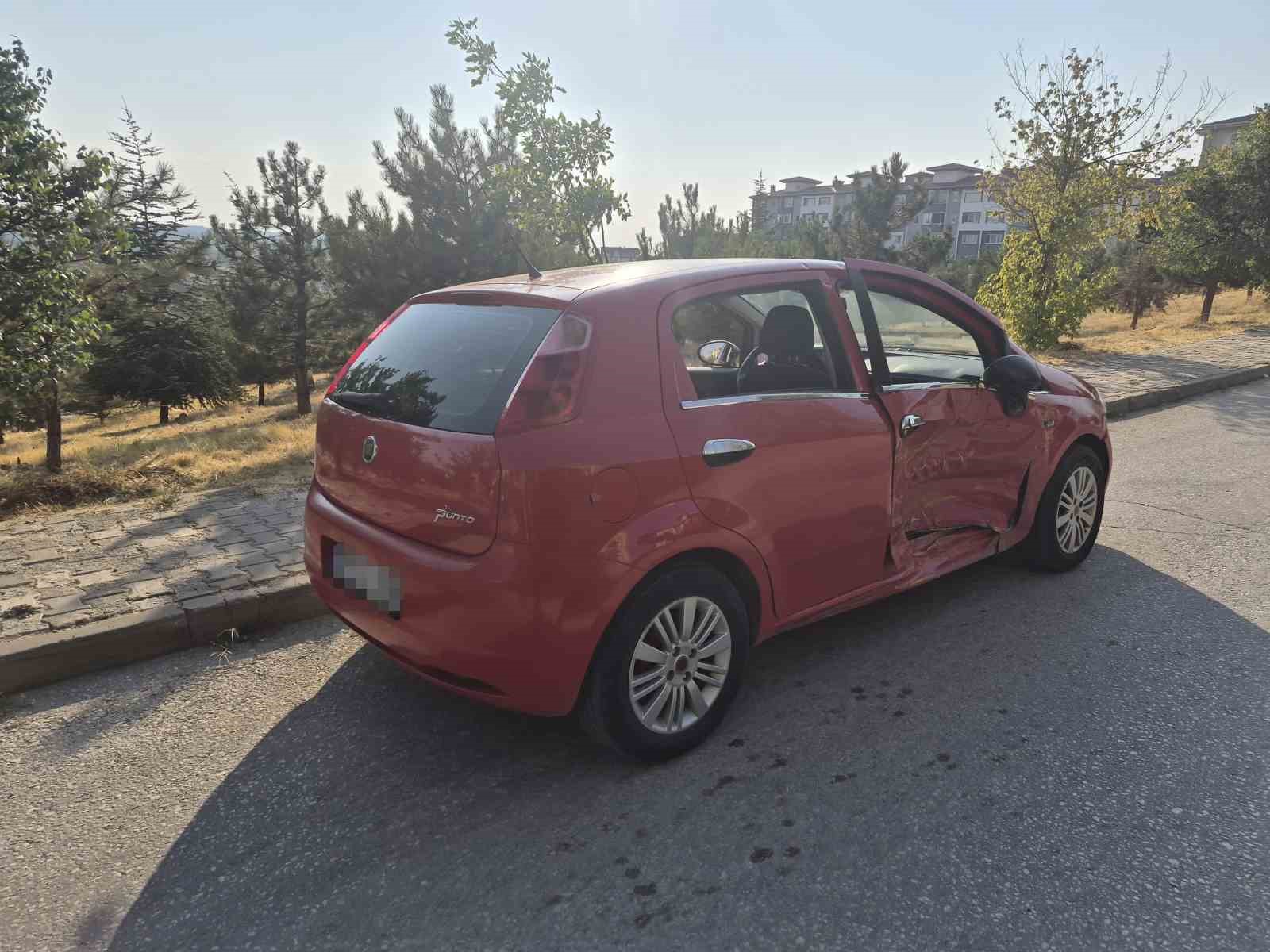 eskisehir-de-otomobille-ticari-taksi-carpisti-6-yarali