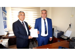 Ak Partili Büyükdinç Mazbatasını Aldı