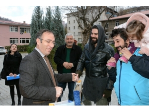 Umuda Koşanlar Derneğinden Çatak’a Yardım