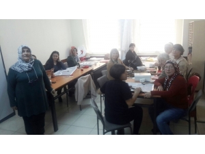 Burhaniyeli Kadınlar Tel Ve Çivilerle Resim Yapmayı Öğreniyor