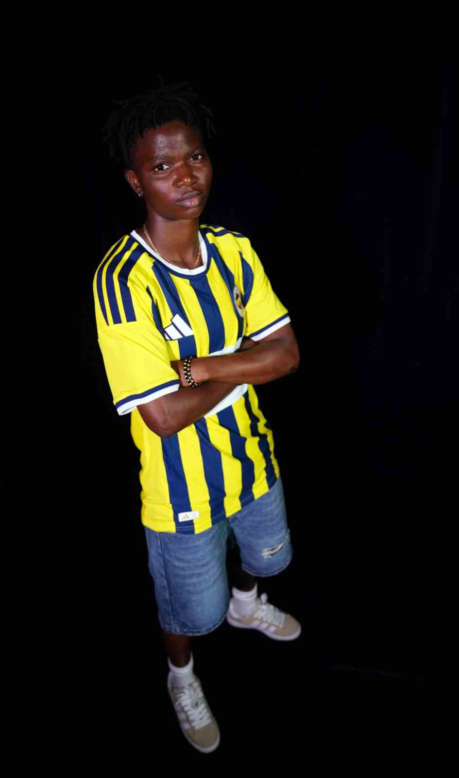 fenerbahce-kadin-futbol-takimi-na-nijeryali-forvet