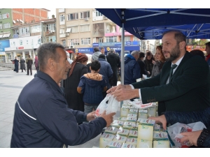 İzmit Belediyesi Kandil Simidi Dağıttı