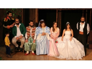 Çocuklar Şehir Tiyatrosuyla Eğleniyor