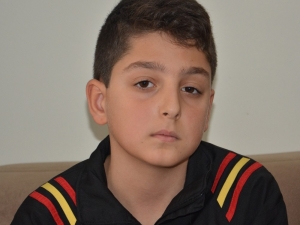 12 Yaşındaki Abdülvahid İyileşmek İçin Yurt Dışından Gelecek İlacı Bekliyor