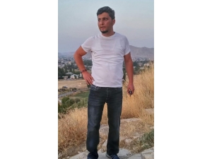 Genç Öğretmen Kalbine Yenik Düştü