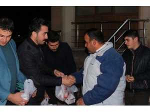 Erzincan Ak Parti Gençlik Kolları’ndan Ahıska Türklerine Kandil Simidi