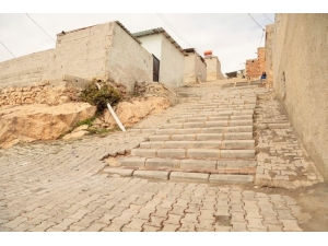 Eyyübiye’deki Engebeli Yollar Yapılıyor