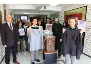 Liseliler İhtiyaç Sahipleri İçin Kışlık Kıyafet Topladı