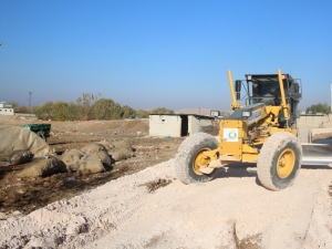 Haliliye Kırsalında Yolları Tamamlıyor