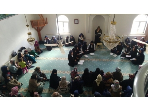 Hakkari Kız Aihl’den Mevlit Programı