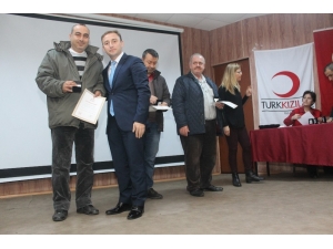 Kızılay Bağışçılarına Madalya