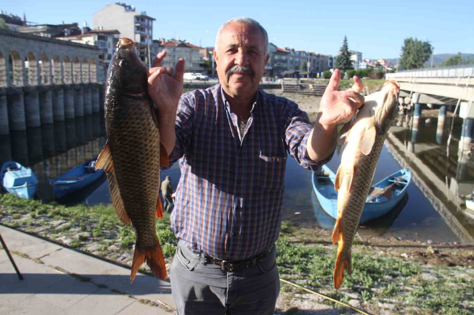 beysehir-golu-nde-yeni-av-sezonu-acildi-ilk-baliklar-tezgahlara-ulasti